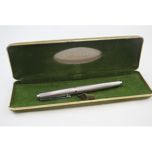 545 - Vintage Parker 75 Silver Plated Fountain Pen w/ 14ct Gold Nib WRITING Boxed