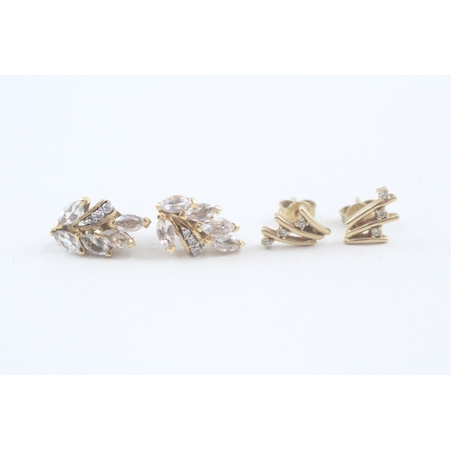 69 - 2x 9ct gold cubic zirconia stud earrings with scroll backs (3.3g)