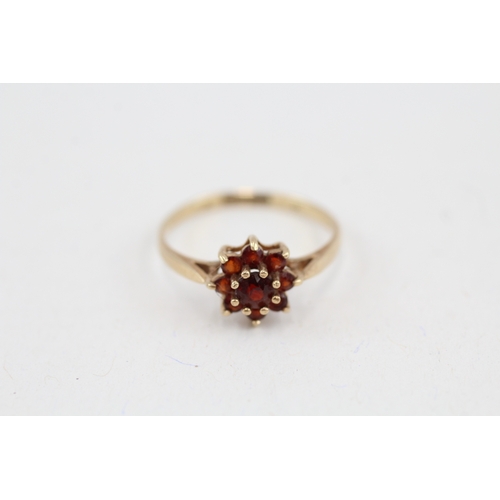 79 - 9ct gold vintage garnet cluster ring (1.3g) Size  M