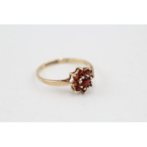 79 - 9ct gold vintage garnet cluster ring (1.3g) Size  M