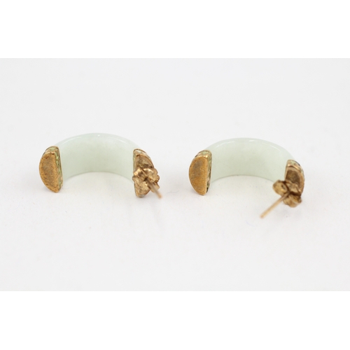 80 - 9ct gold half hoop jadeite earrings (3.8g)