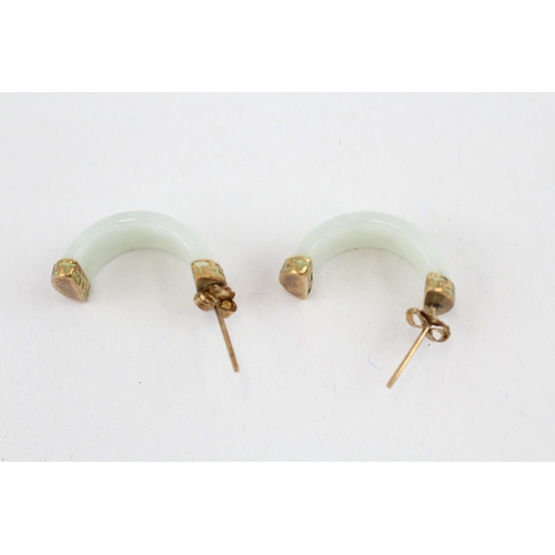 80 - 9ct gold half hoop jadeite earrings (3.8g)