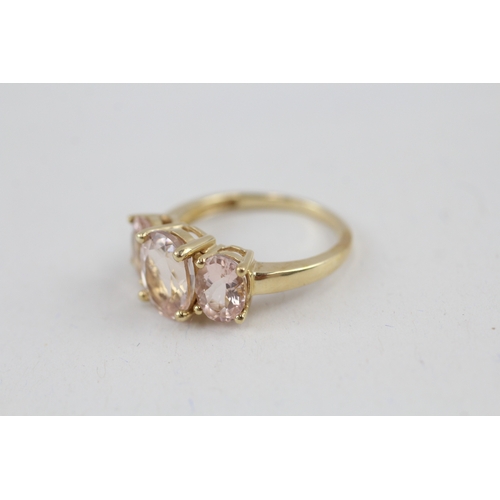 83 - 9ct gold oval cut pink morganite set trilogy ring (2.9g) Size  M