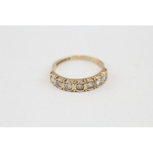 91 - 9ct gold cubic zirconia seven stone eternity ring (1.8g) Size  M