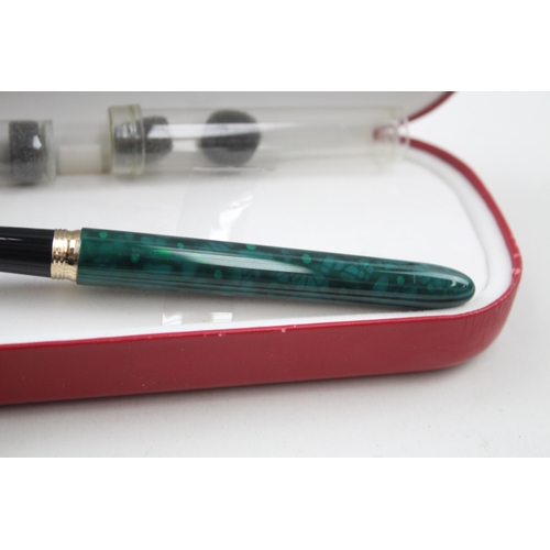 513 - Sheaffer Snorkel Green Lacquer Fountain Pen w/ 18ct Gold Nib WRITING Boxed