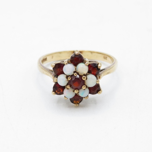 25 - 9ct gold vintage garnet & opal dress ring (2.7g) Size  O