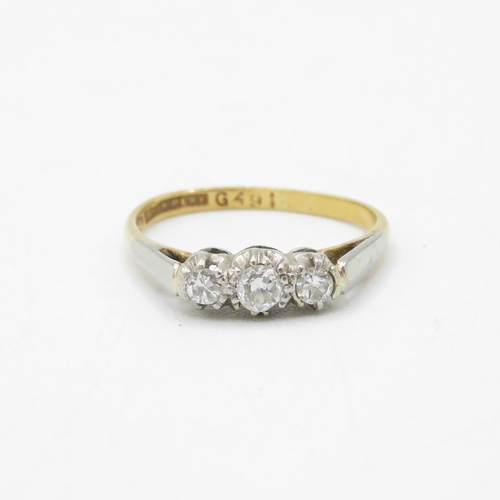 36 - 18ct gold & platinum diamond three stone ring (2.4g) - AS SEEN - MISHAPEN Size  K