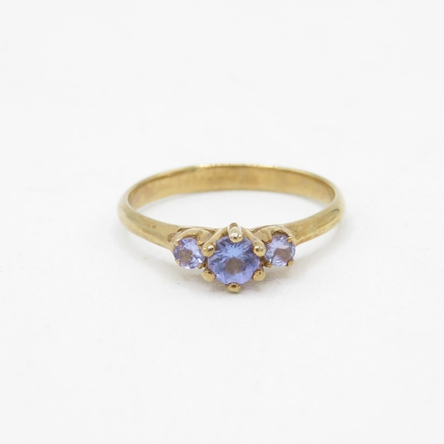 71 - 9ct gold tanzanite three stone ring, claw set (1.7g) Size  O