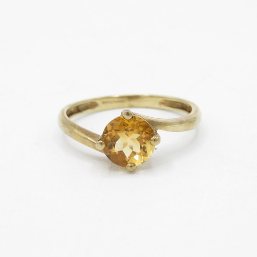 73 - 9ct gold citrine dress ring, claw set (1.9g) Size  P