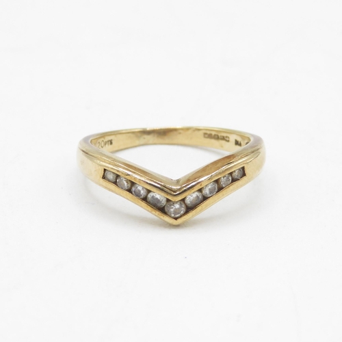 83 - 9ct gold diamond chevron ring (2.3g) Size  K