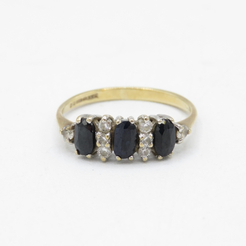 98 - 9ct gold vintage sapphire and cubic zirconia trilogy dress ring (1.7g) Size  M