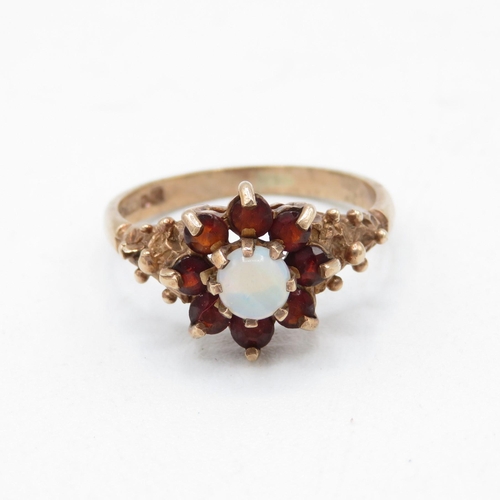 101 - 9ct gold vintage opal and garnet floral dress ring (3.1g) Size  O