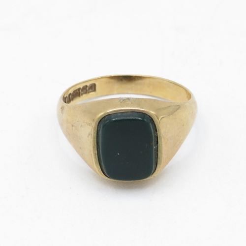 103 - 9ct gold vintage bloodstone signet ring (3.4g) Size  N