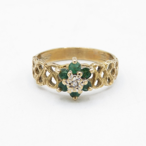 113 - 9ct gold vintage emerald and diamond cut work dress ring (2.8g) Size  P