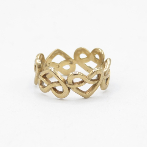 127 - 9ct gold Celtic lover knot band ring (2g) Size  K - AS SEEN - MISHAPEN