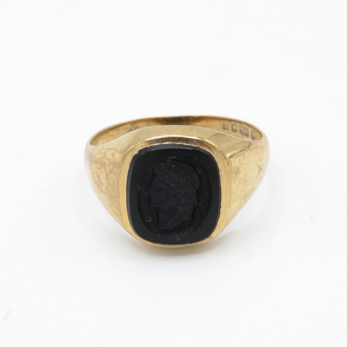 176 - 9ct gold vintage onyx intaglio signet ring (3g) Size  V