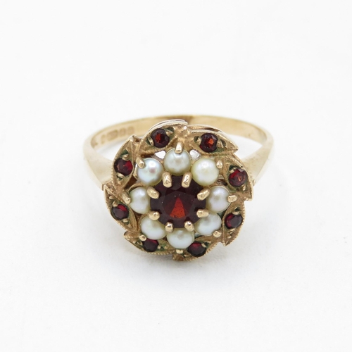 185 - 9ct gold vintage garnet & seed pearl dress ring (4g) Size  P