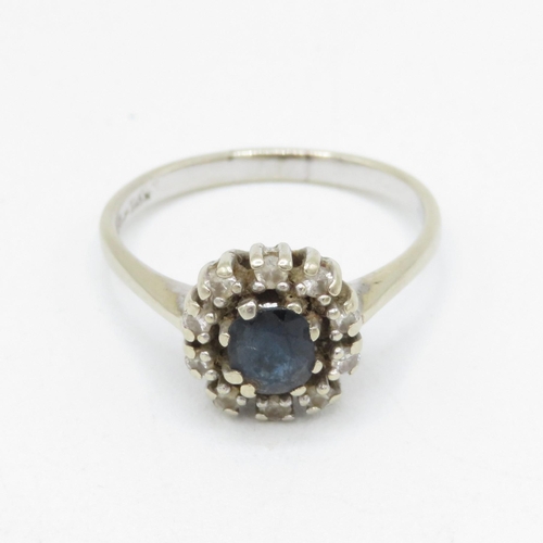 105 - 14ct gold oval sapphire & diamond cluster ring (3.1g) Size  O 1/2