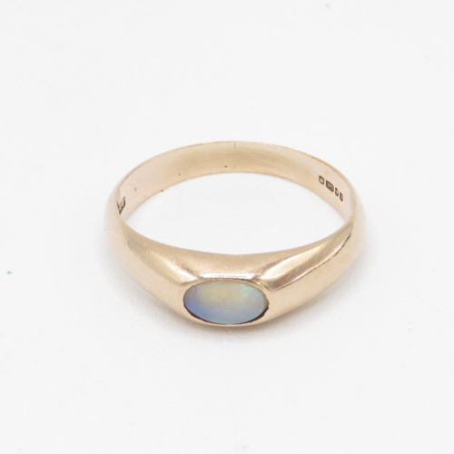 15 - 9ct gold bezel set opal dress ring (2.4g) Size  L