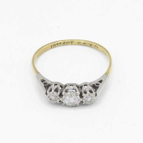 25 - 18ct gold & platinum diamond three stone ring (2.6g) Size  P