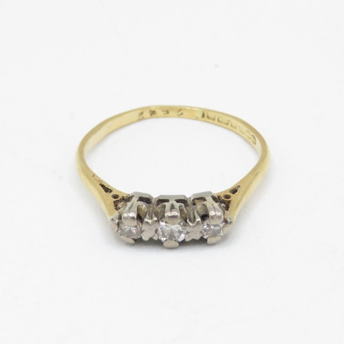 51 - 18ct gold vintage diamond three stone ring (1.8g) AS SEEN - MISHAPEN Size  L