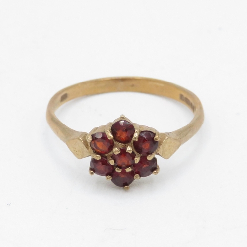 82 - 9ct gold vintage garnet cluster ring (1.8g) Size  N