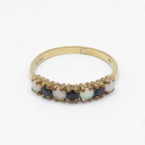 85 - 9ct gold vintage opal & sapphire half eternity ring (2.1g) Size  S