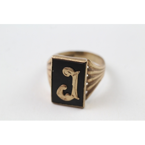 10 - 9ct gold vintage black onyx initial 'R' dress ring (5.3g) Size  T