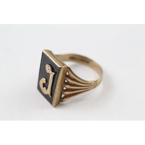 10 - 9ct gold vintage black onyx initial 'R' dress ring (5.3g) Size  T