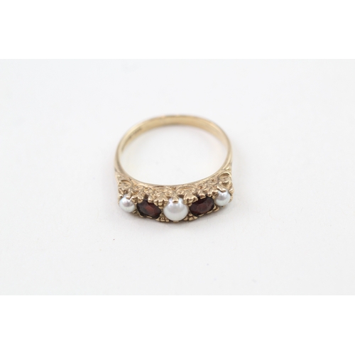 106 - 9ct gold vintage garnet and seed pearl five stone dress ring with patterned gallery (2.7g) Size  O