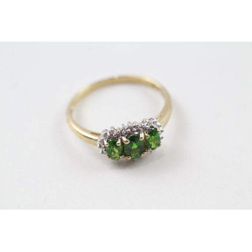 11 - 9ct gold diopside & diamond dress ring, claw set (2.4g) Size  T