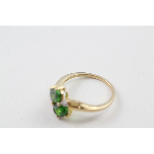 114 - 9ct gold oval cut diopside & diamond dress ring (2.5g) Size  O