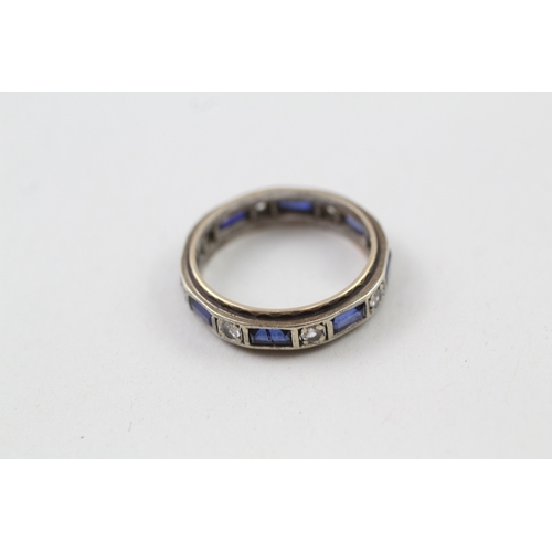 118 - 9ct gold white & blue gemstone full eternity ring (3.1g) Size  L