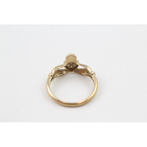 123 - 9ct gold diamond claddagh dress ring (1.9g) Size  N