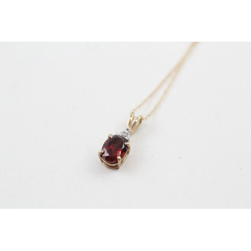 132 - 9ct gold garnet and diamond pendant with 9ct gold chain (1g)