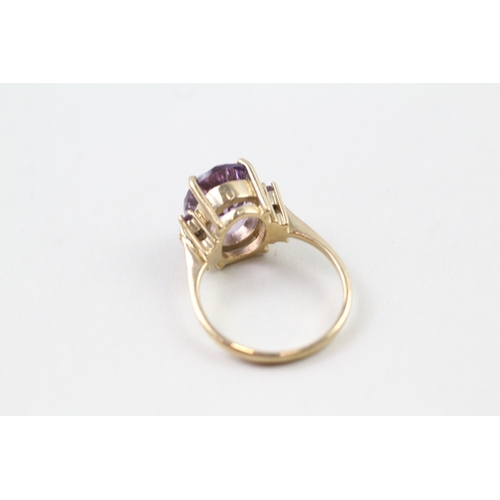 137 - 9ct gold amethyst solitaire cocktail ring with amethyst set shoulders (4.3g) Size  O