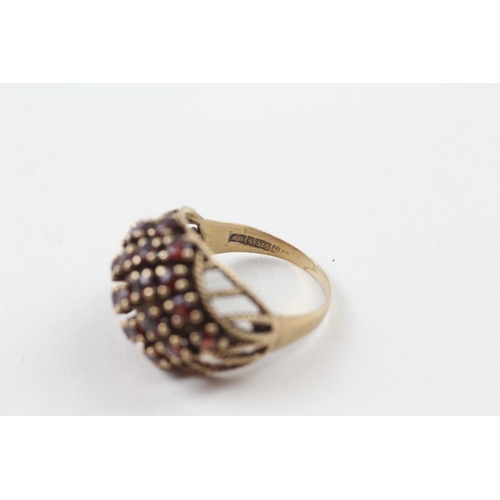 139 - 9ct gold vintage garnet cluster cocktail ring with open shoulders (6.2g) Size  S