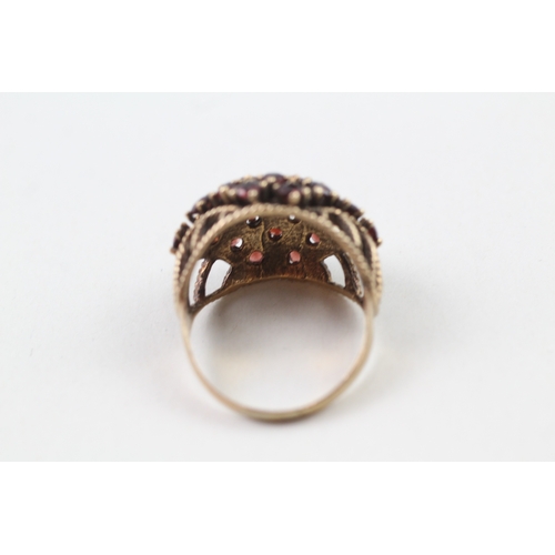 139 - 9ct gold vintage garnet cluster cocktail ring with open shoulders (6.2g) Size  S