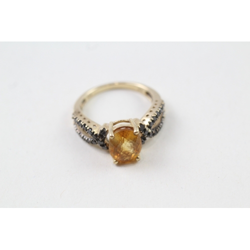 142 - 9ct gold citrine & blue gemstone ring (2.9g) Size  K 1/2