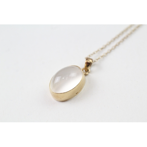 150 - 9ct gold moonstone cabochon pendant with 9ct gold chain (3g)