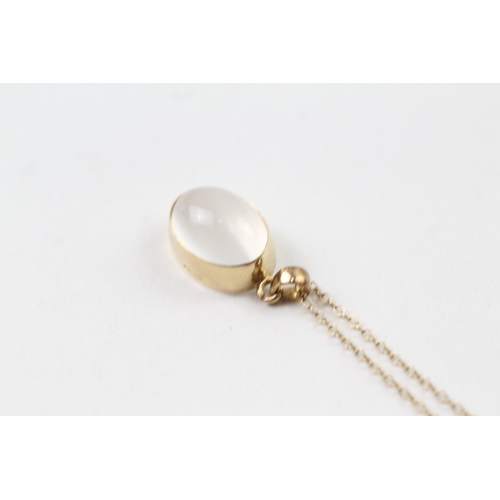 150 - 9ct gold moonstone cabochon pendant with 9ct gold chain (3g)