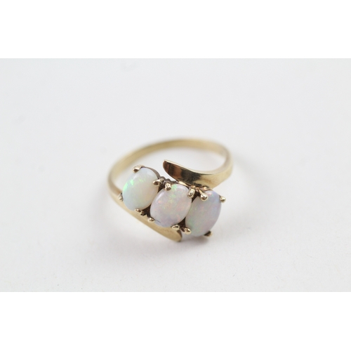 159 - 9ct gold opal trilogy cross over dress ring (2.3g) Size  M