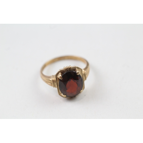 162 - 9ct gold vintage garnet dress ring (3g) Size  M