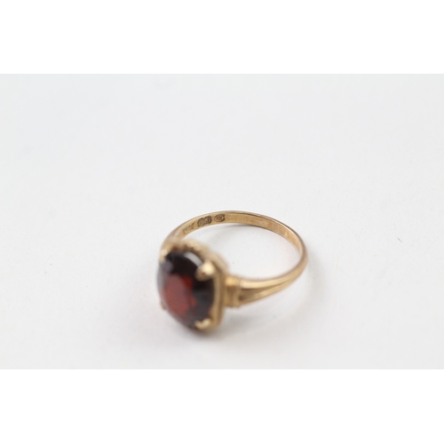 162 - 9ct gold vintage garnet dress ring (3g) Size  M