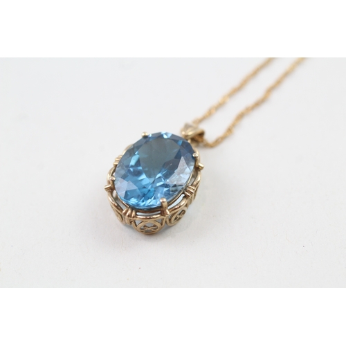 166 - 9ct gold oval cut topaz pendant with 9ct gold chain (5.8g)