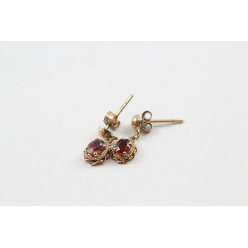 169 - 9ct gold vintage garnet drop earrings with posts (0.8g)