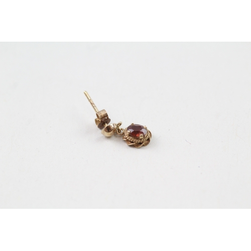 169 - 9ct gold vintage garnet drop earrings with posts (0.8g)