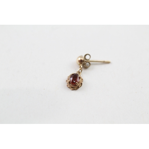 169 - 9ct gold vintage garnet drop earrings with posts (0.8g)