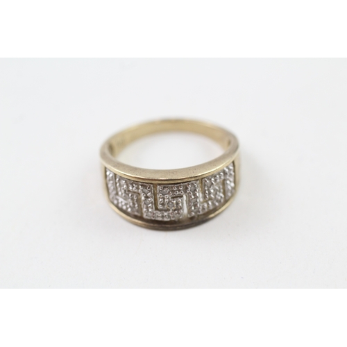 186 - 9ct gold diamond greek key dress ring (3.3g) Size  O