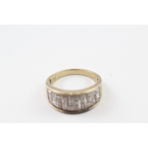 186 - 9ct gold diamond greek key dress ring (3.3g) Size  O